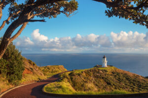 Cape-Reinga-Leuchtturm über der Küste von Northland
